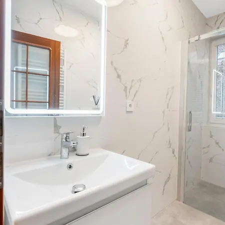 The Dante House Seberov Apartamento