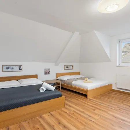 The Dante House Seberov * Praga