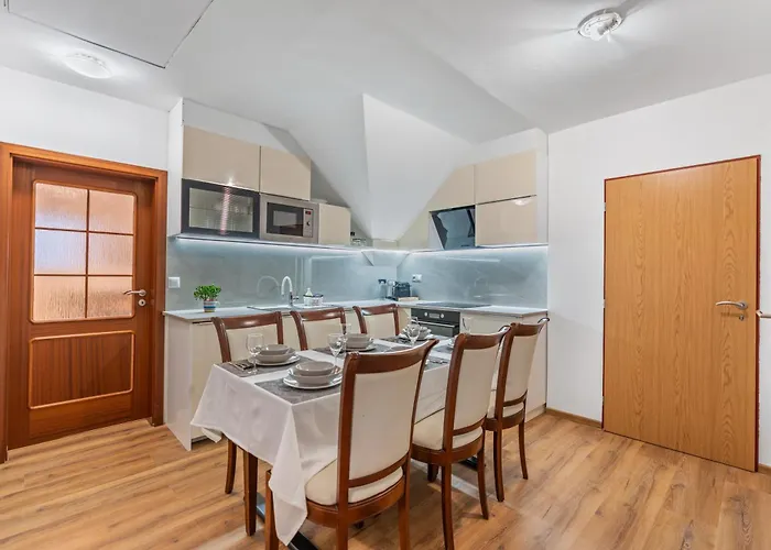 The Dante House Seberov Apartment *
