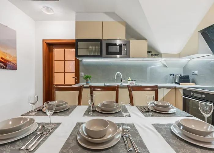 The Dante House Seberov Apartment