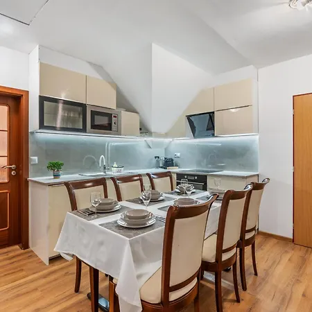 The Dante House Seberov 아파트